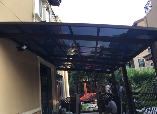 崇左碧桂園陽(yáng)臺(tái)雨棚車(chē)棚安裝實(shí)例