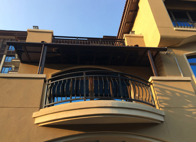 崇左碧桂園陽(yáng)臺(tái)雨棚車(chē)棚安裝實(shí)例