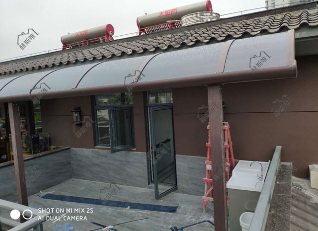 海南?？谟昱?胡先生