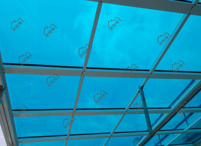 陽(yáng)臺(tái)窗戶(hù)遮陽(yáng)棚案例1 俞小姐