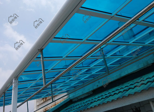 陽(yáng)臺(tái)窗戶(hù)遮陽(yáng)棚案例1 俞小姐