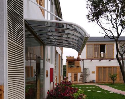 停車棚鋼結(jié)構(gòu)部分生銹改如何處理