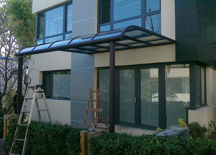 我們來聊聊：自帶清洗功能的鋁合金雨棚