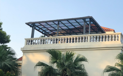 暴雨天氣下，你家是否也缺一個這樣的鋁合金雨棚？